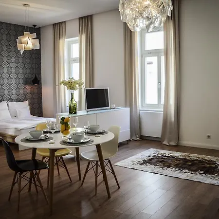 Baross Boutique Apartman Gyor Room photo